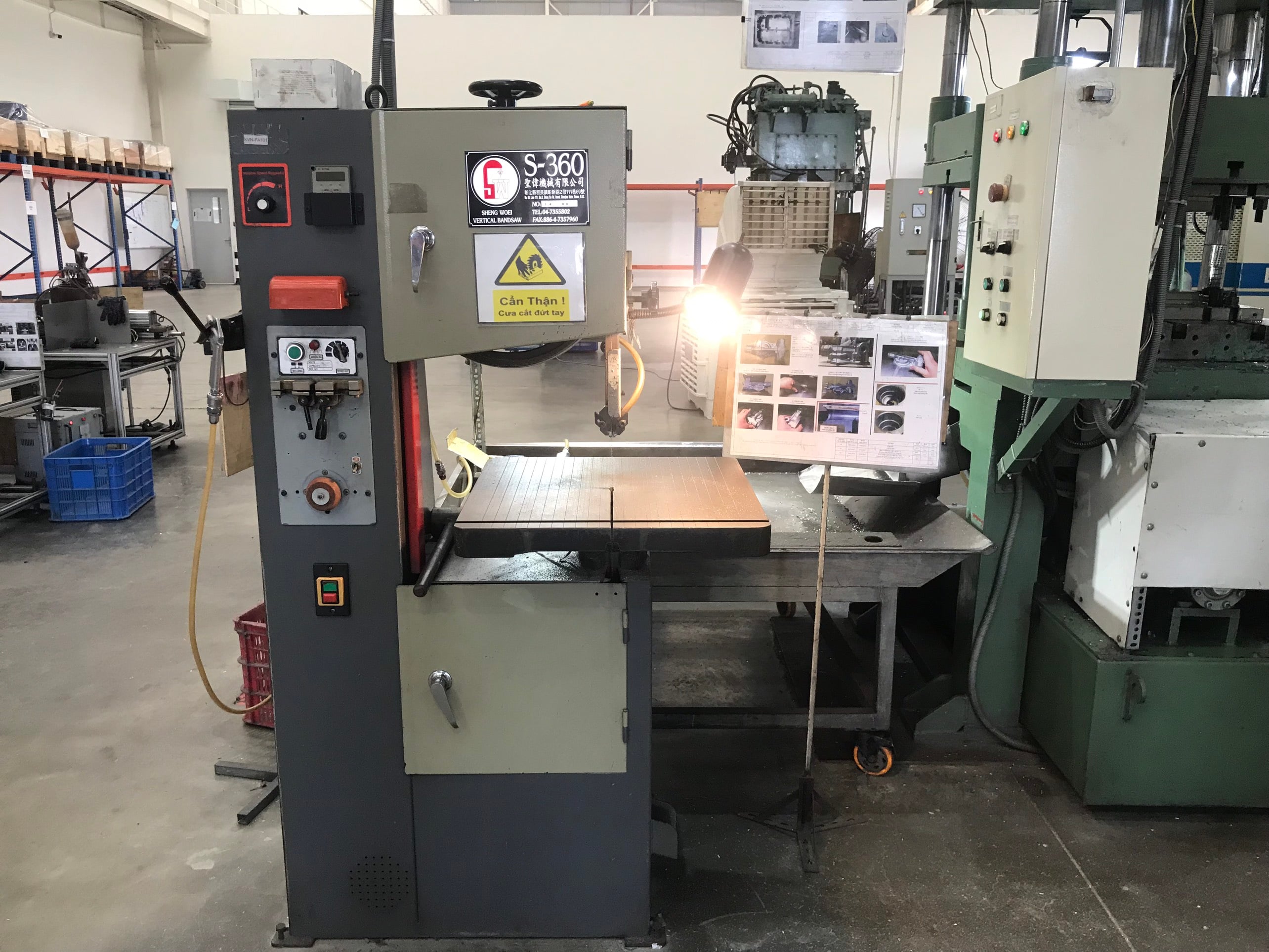 Bandsaw Machine